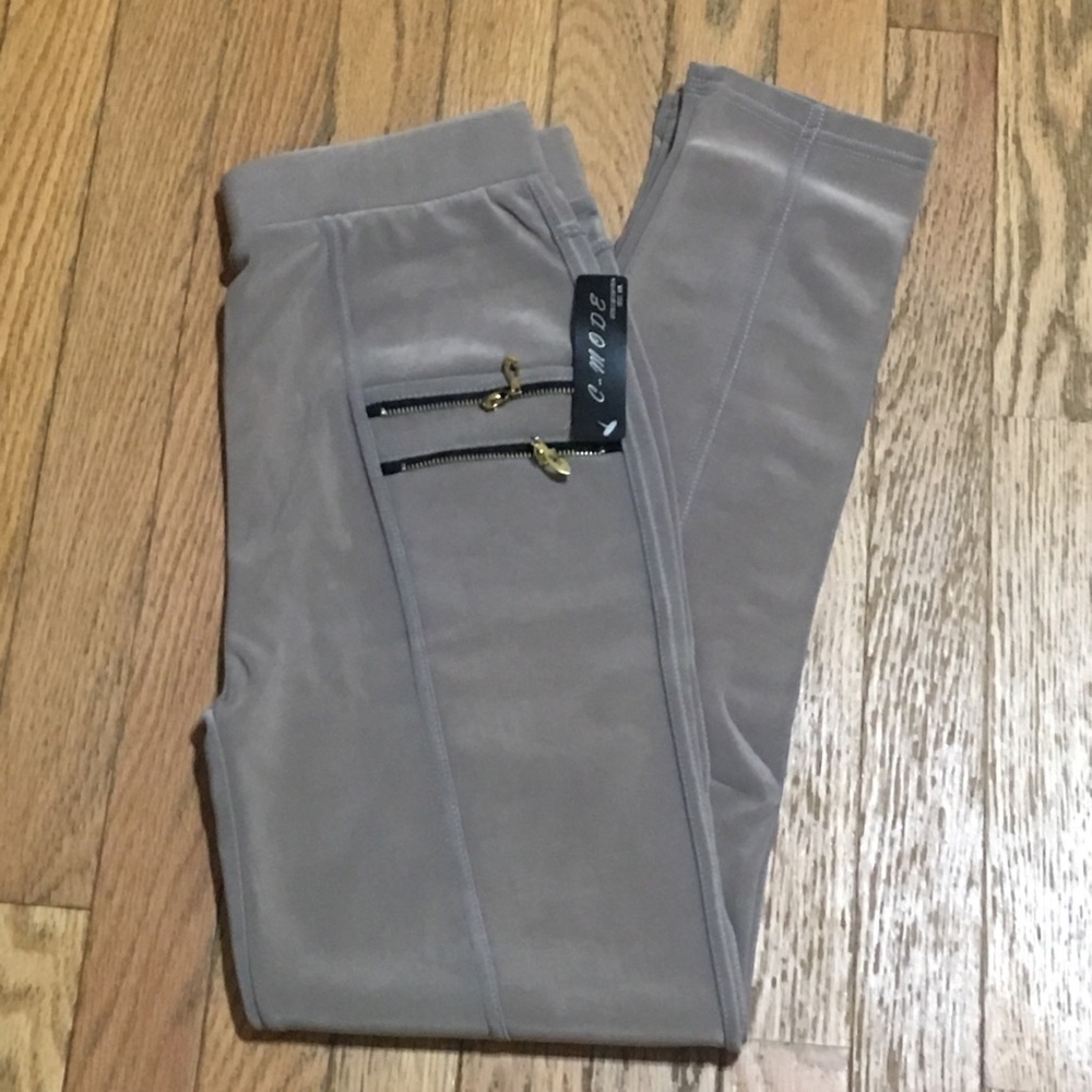 Mocha w/contrasting black & gold zippered pockets
